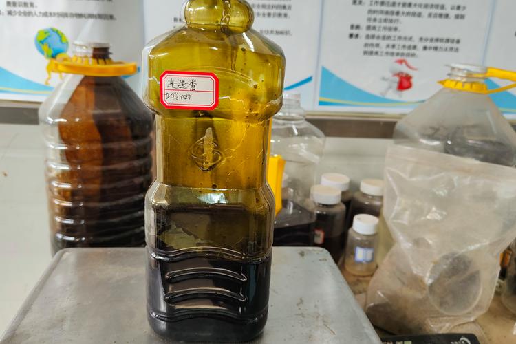 其抗氧化剂广泛用于医药,食品工业等领域,精油则用于日用化工业